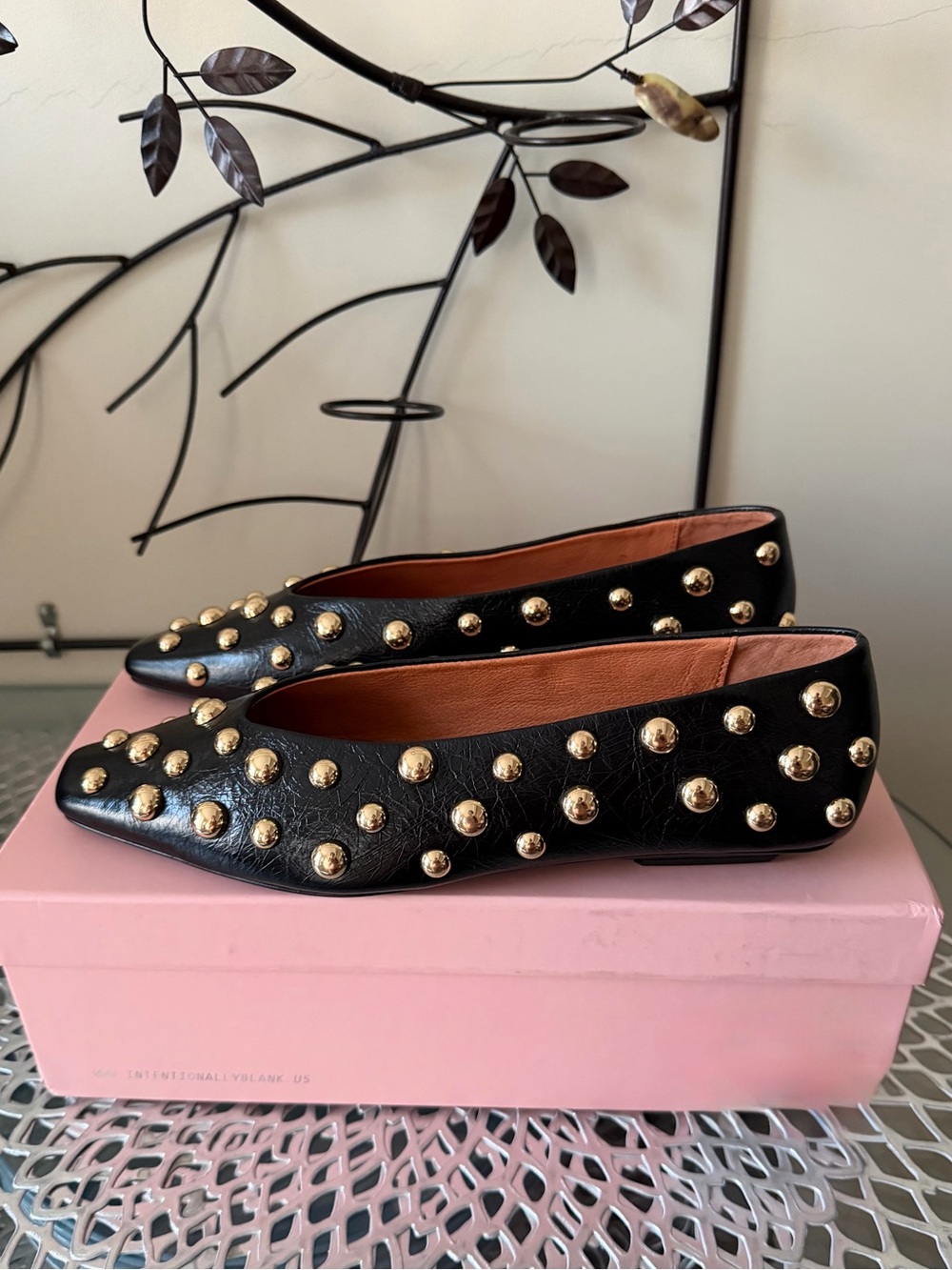 Intentionally Blank Switch Gold Dome Studded Black Leather Flats Size 8 NIB - Picture 11 of 12